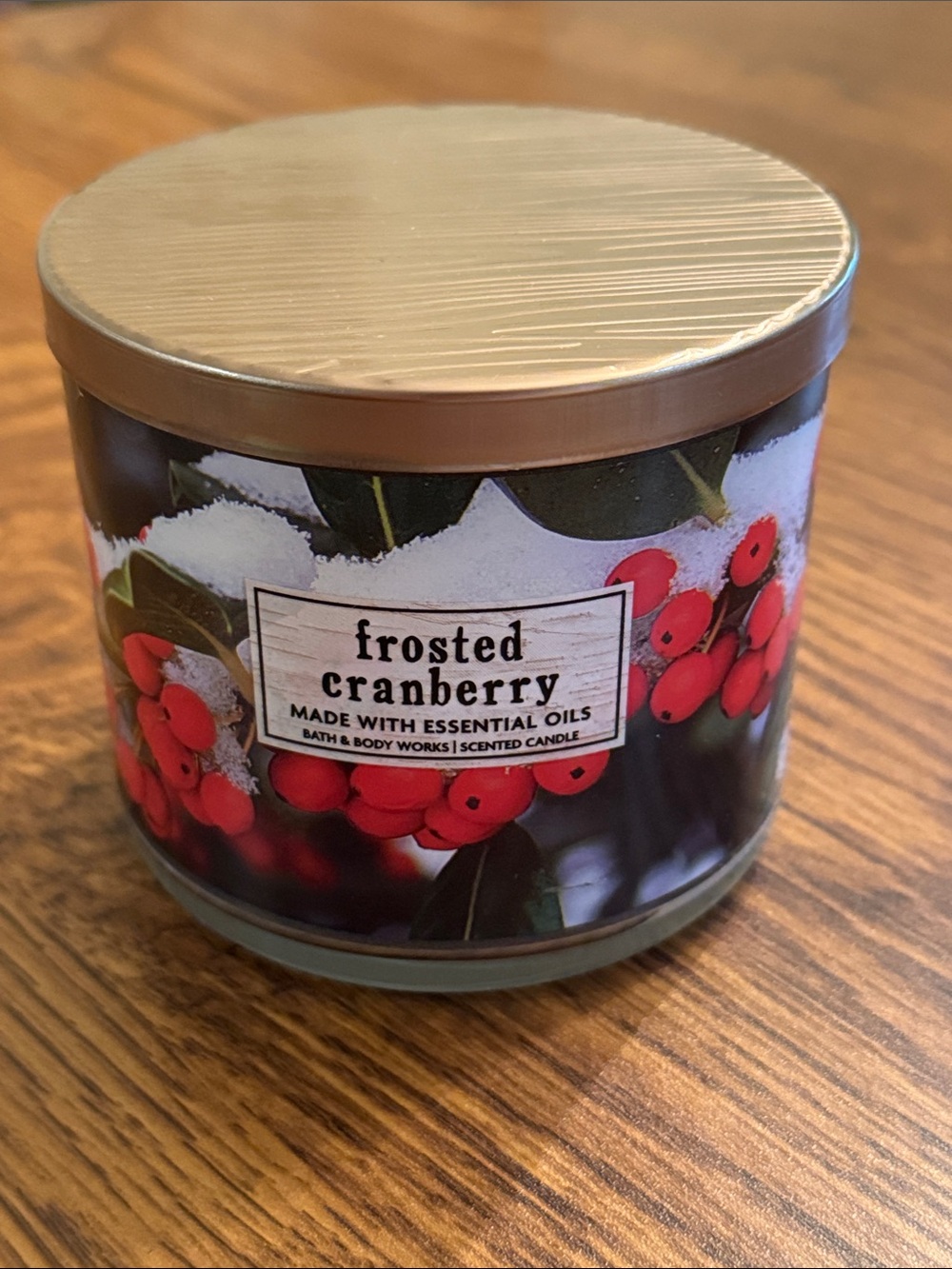 NWT Bath & Body Works Frosted Cranberry Holiday Jar Candle - Red, Green Gold Lid